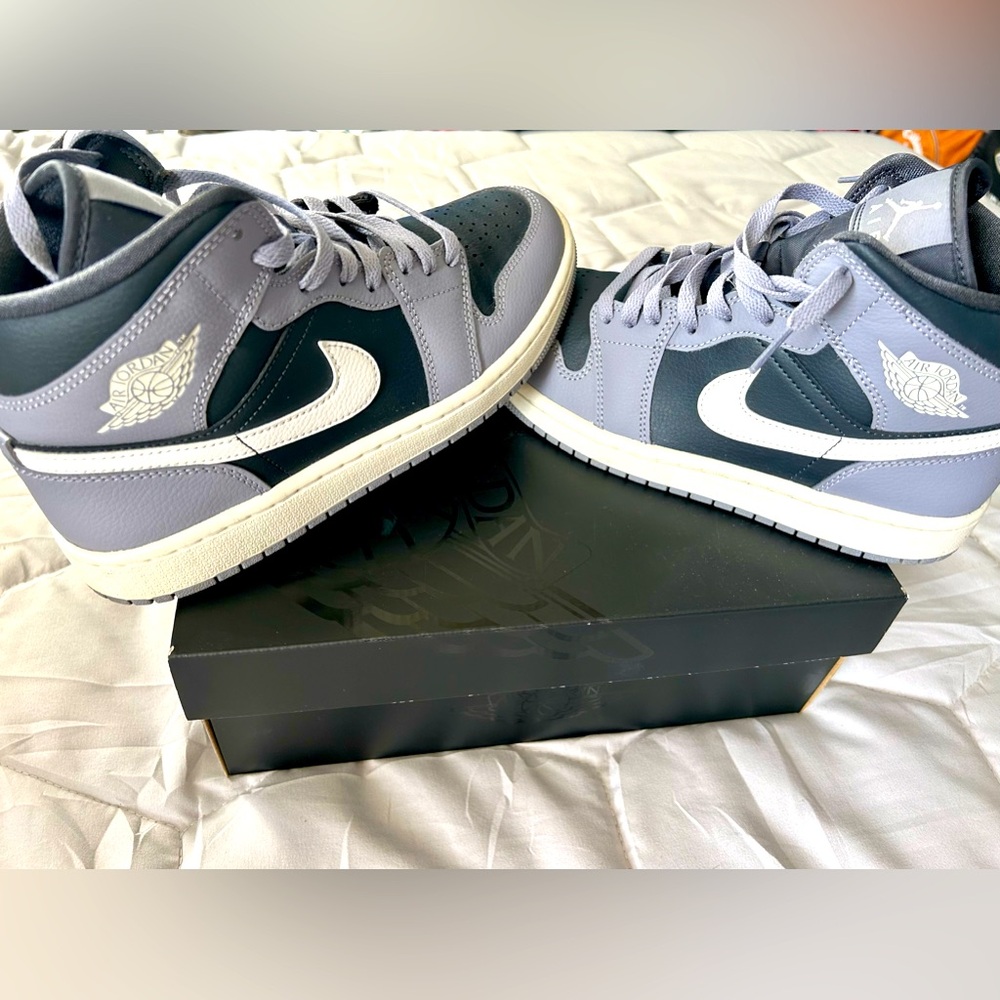 Air Jordan 1 Mid